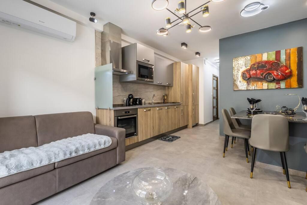 Nocturnal Elegance Apartment By Solea Sliema Exterior photo