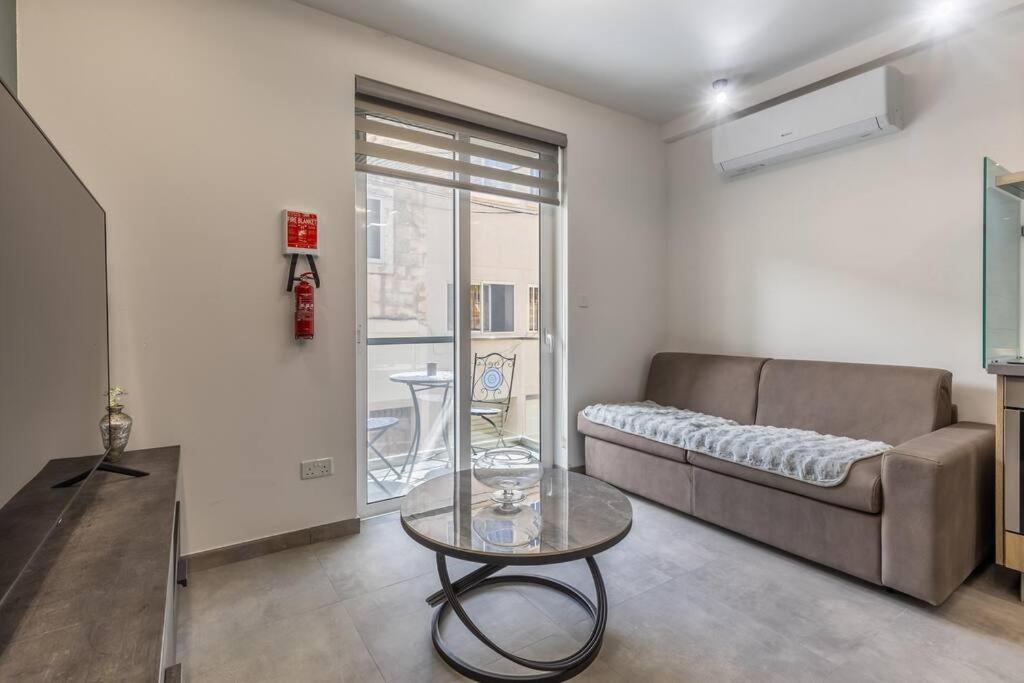 Nocturnal Elegance Apartment By Solea Sliema Exterior photo