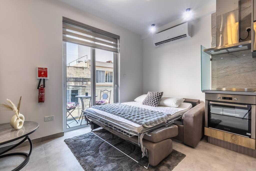 Nocturnal Elegance Apartment By Solea Sliema Exterior photo
